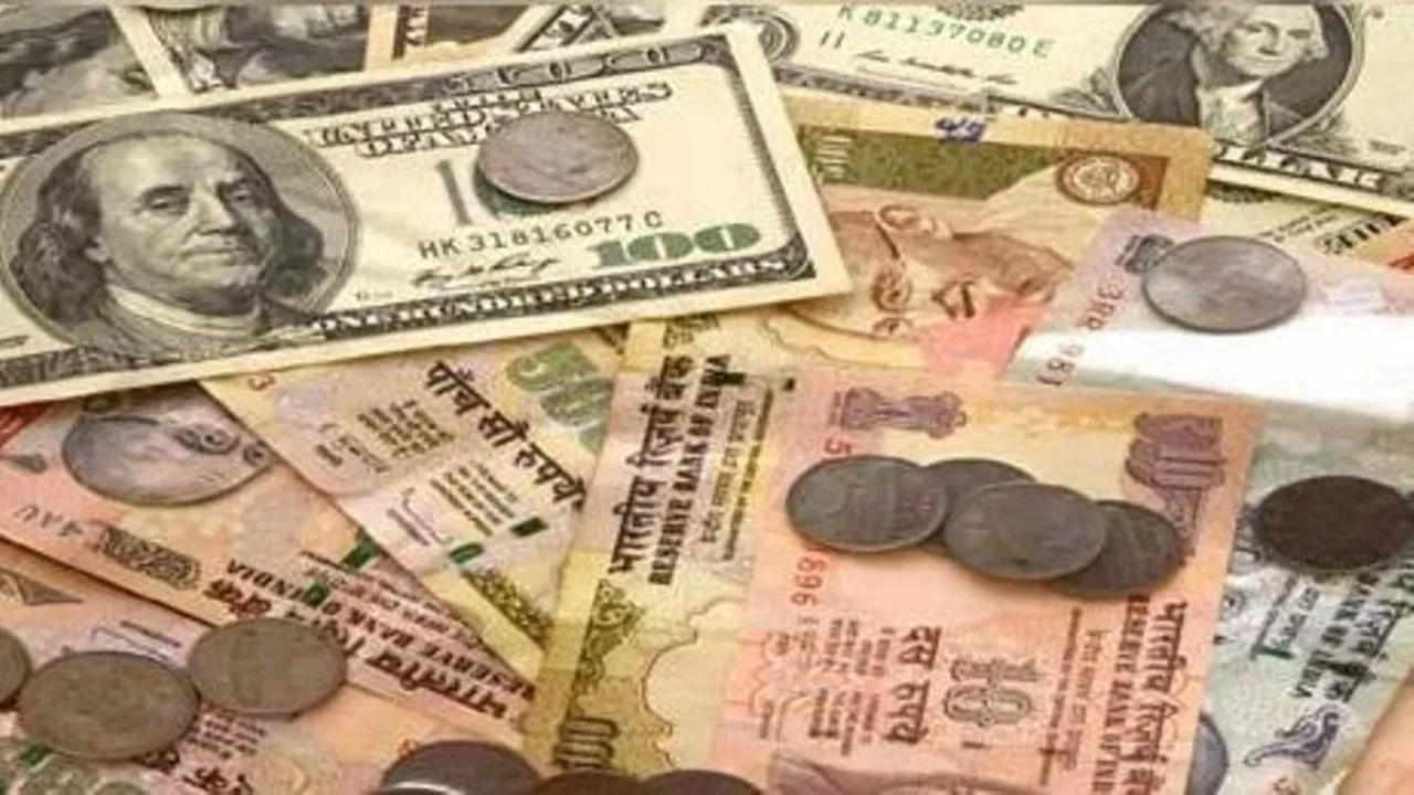 रुपया शुरुआती कारोबार में  Dollar के मुकाबले सात पैसे की गिरावट के साथ 84.73 प्रति पर पहुंचा 