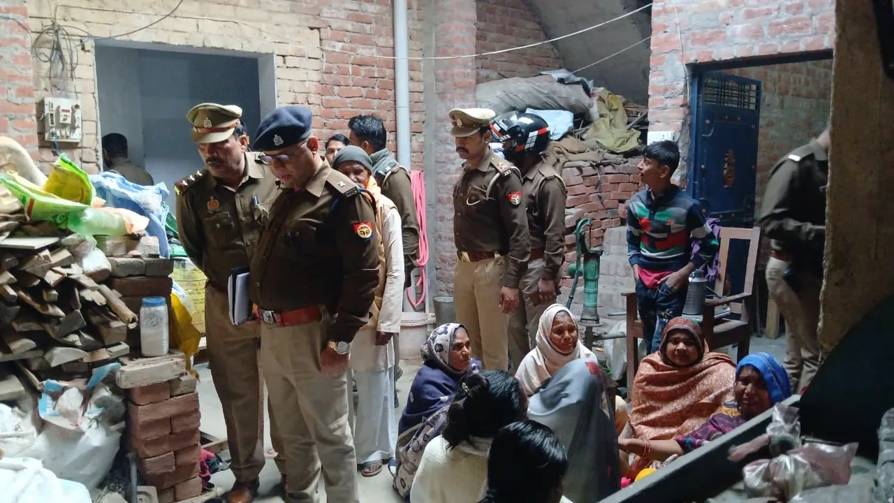 रायबरेली: रस्सी से बंधा था पति का शव, बिखरा पड़ा था सामान, घर का नजारा देख पत्नी के उड़े होश, इलाके में सनसनी