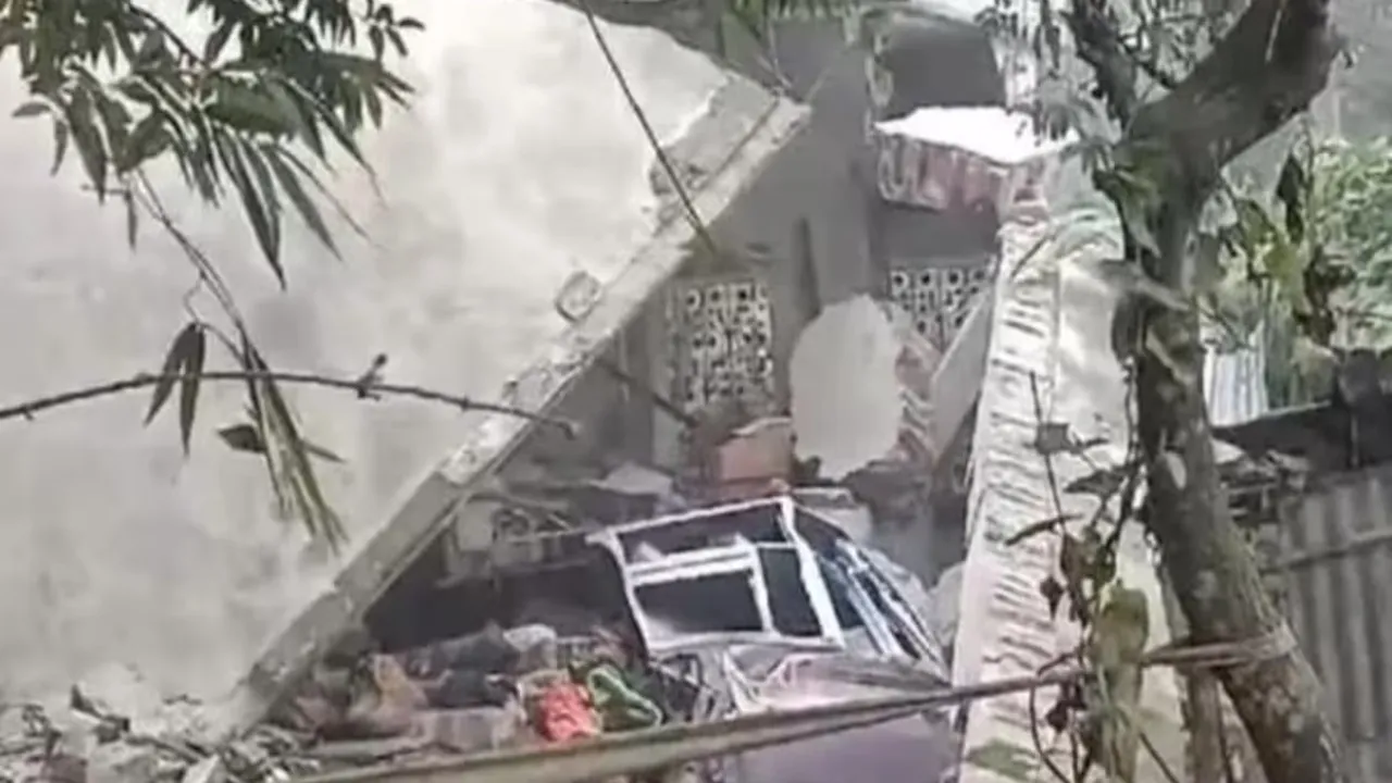 पश्चिम बंगाल: मुर्शिदाबाद में बम बनाते समय हुआ तेज धमाका, तीन लोगों की मौत, कई अन्य घायल