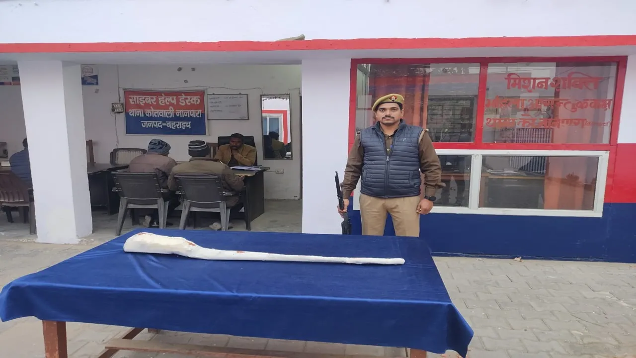 बहराइच हिंसा के मामले में डीएम की बड़ी कार्रवाई, तीन लोगों का असलहा लाइसेंस किया रद्द