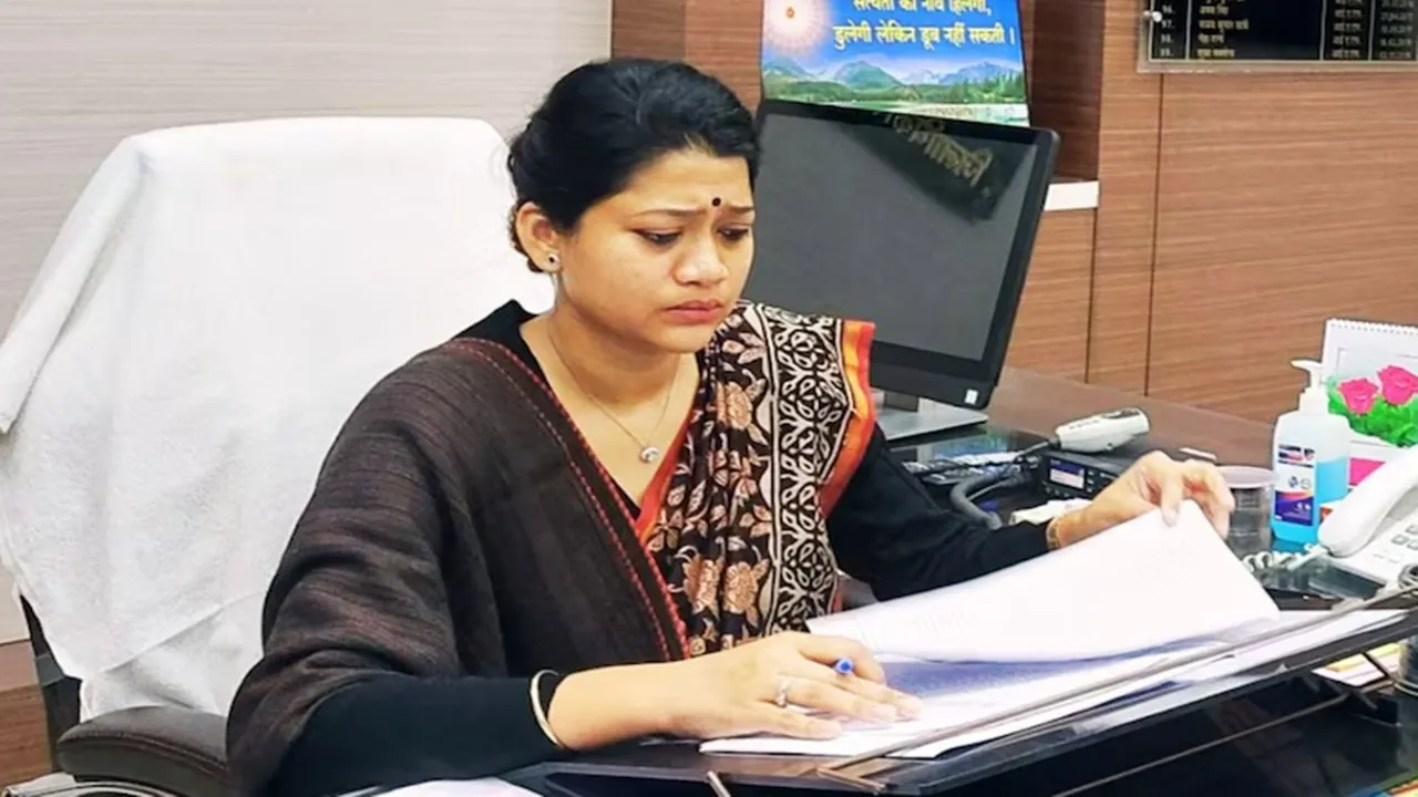 रायबरेली: डीएम के आदेश पर रोका गया मुख्य चिकित्सा अधीक्षक का वेतन, जानें वजह