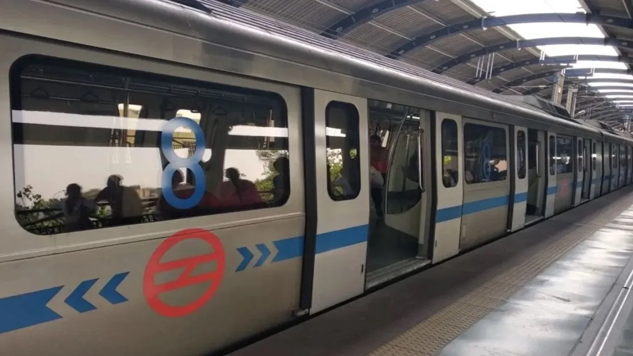 Delhi Metro: केबल काटकर उठा ले गए चोर, ब्लू लाइन पर थमी मेट्रो की रफ्तार