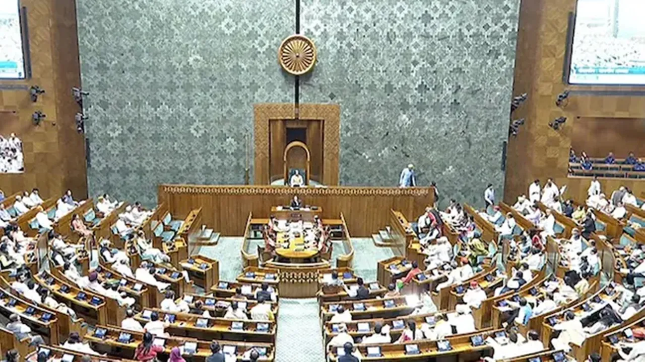 Parliament Session: निशिकांत दुबे के आरोपों पर लोकसभा में कांग्रेस का हंगामा, कार्यवाही दिनभर के लिए स्थगित