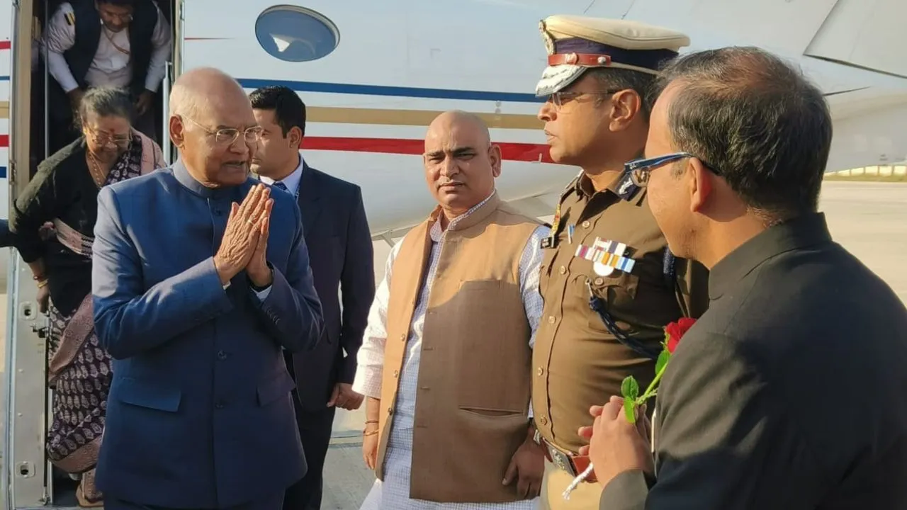 कानपुर पहुंचे पूर्व राष्ट्रपति रामनाथ कोविंद: जेके समूह के कार्यक्रम में करेंगे शिरकत, एंबुलेंस देख राेकी गई फ्लीट