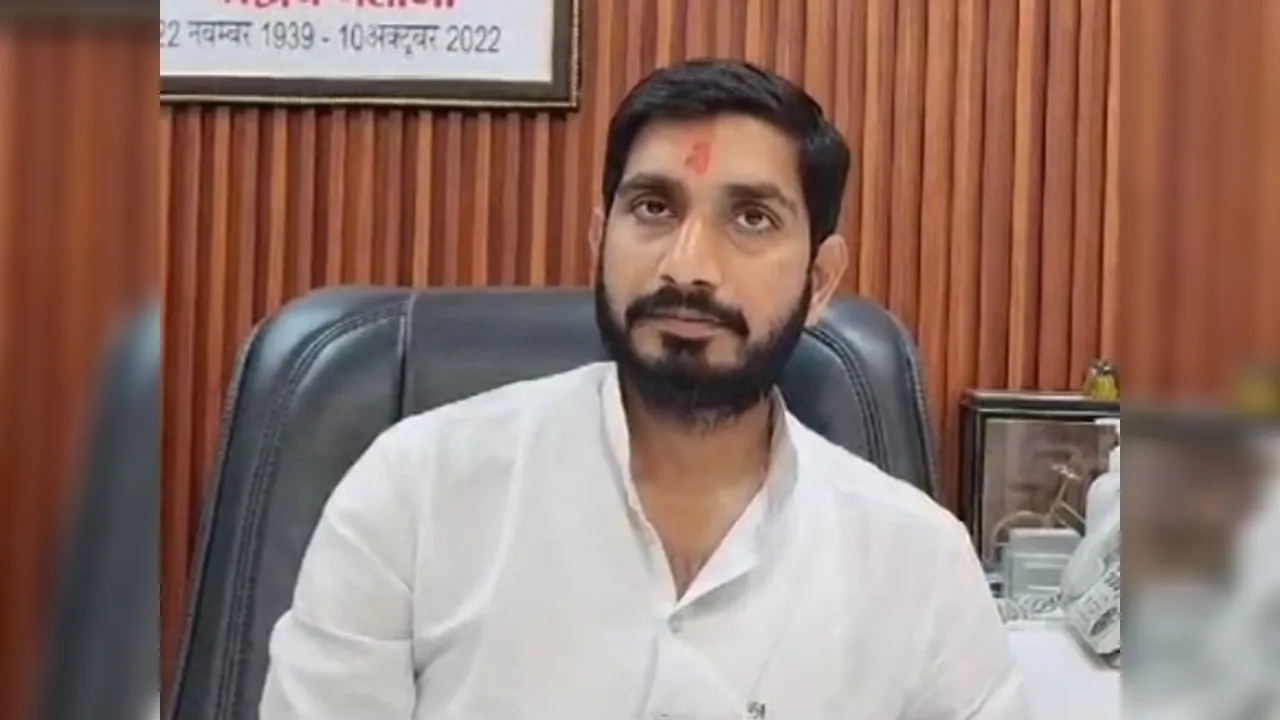 बदायूं: सपा सांसद ने एक्स पर लिखा- क्या बलात्कारी विधायक के मकान पर चलेगा बुलडोजर?...सीएम योगी पर भी जमकर साधा निशाना