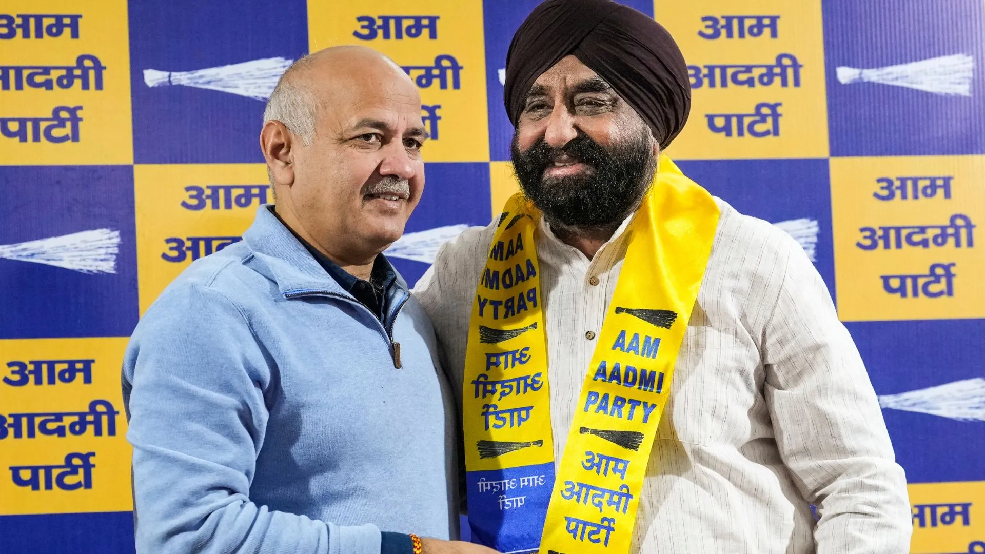 दिल्ली विधानसभा चुनाव से पहले सुरेंद्र पाल सिंह ‘आप’ में शामिल, मनीष सिसोदिया ने किया स्वागत 