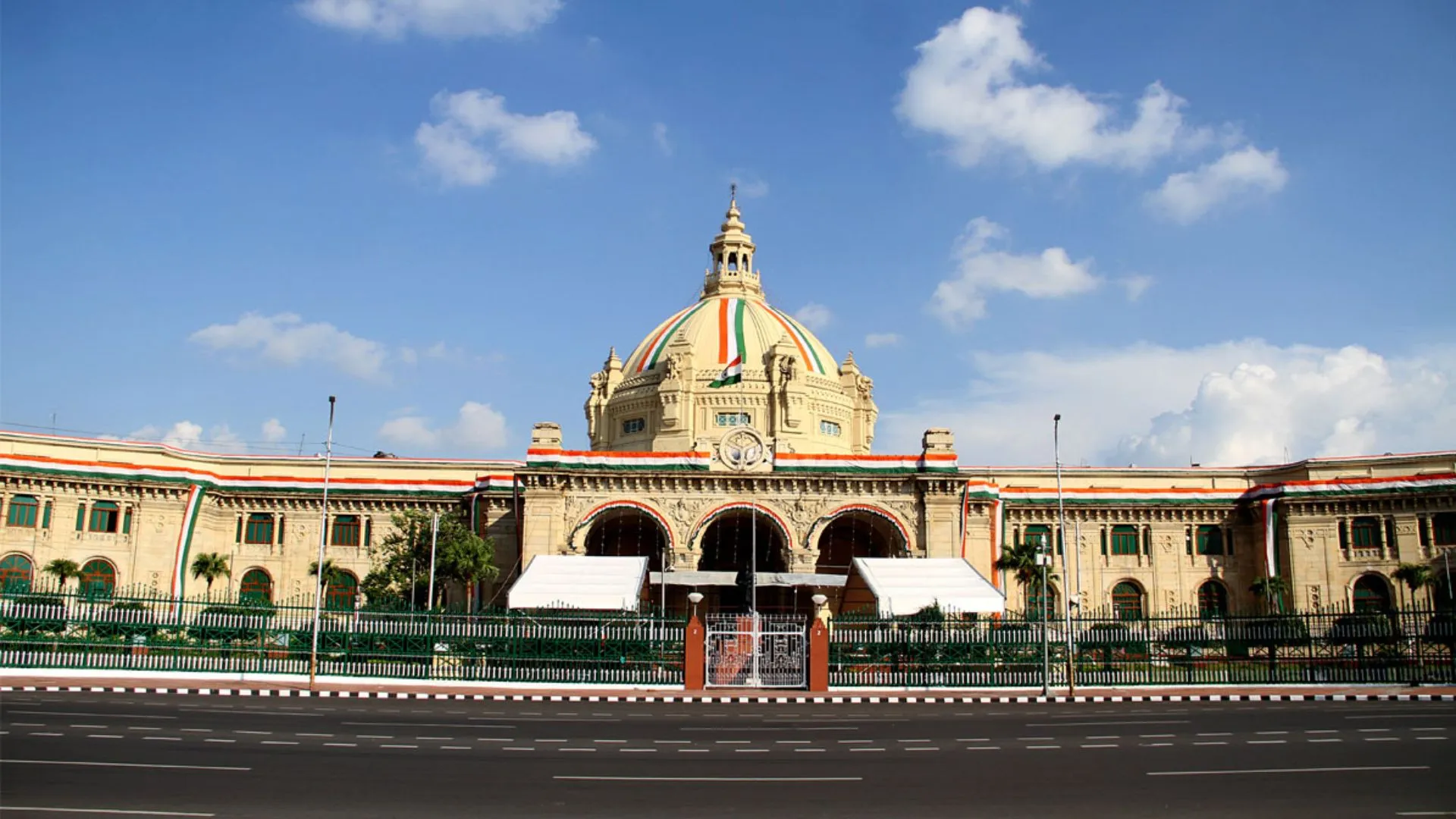 UP Assembly Session: आज यूपी विधानसभा का घेराव करेगी कांग्रेस, सुरक्षा के कड़े इंतेजाम