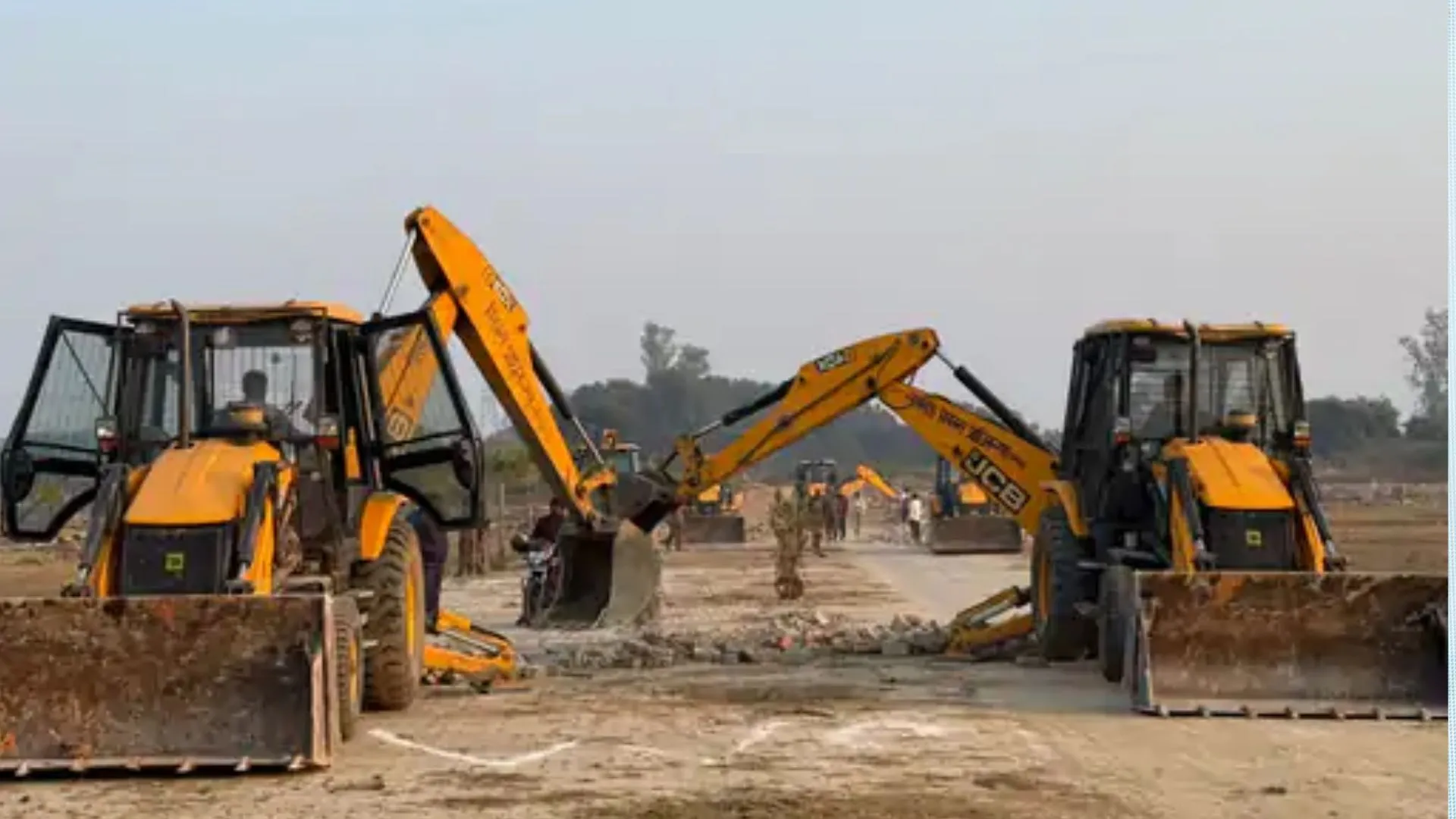 लखनऊ: अवध डेवलपर्स व विद्या सिटी इन्फ्रास्ट्रक्चर के निर्माण पर चला बुलडोजर, 100 बीघा जमीन पर बन रहीं थीं तीन कॉलोनियां