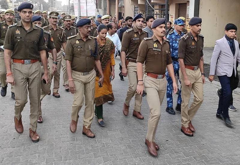 Sambhal Violence : जुमे की नमाज को लेकर संभल में अलर्ट, 30 सैक्टर में बांटकर जामा मस्जिद के निकट किए गए थ्री लेयर सुरक्षा इंतजाम 