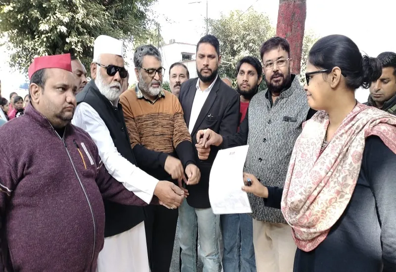 Moradabad News : TDI City में मुस्लिम को मकान बेचने पर बवाल, सपाई बोले-संविधान के खिलाफ चलने वालों के विरुद्ध की जाए कानूनी कार्रवाई 