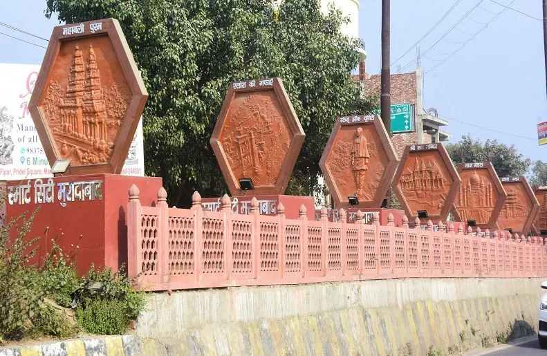मुरादाबाद : स्मार्ट सिटी की सड़कों पर दिख रहा ऐतिहासिक विरासत व आध्यात्म का संगम