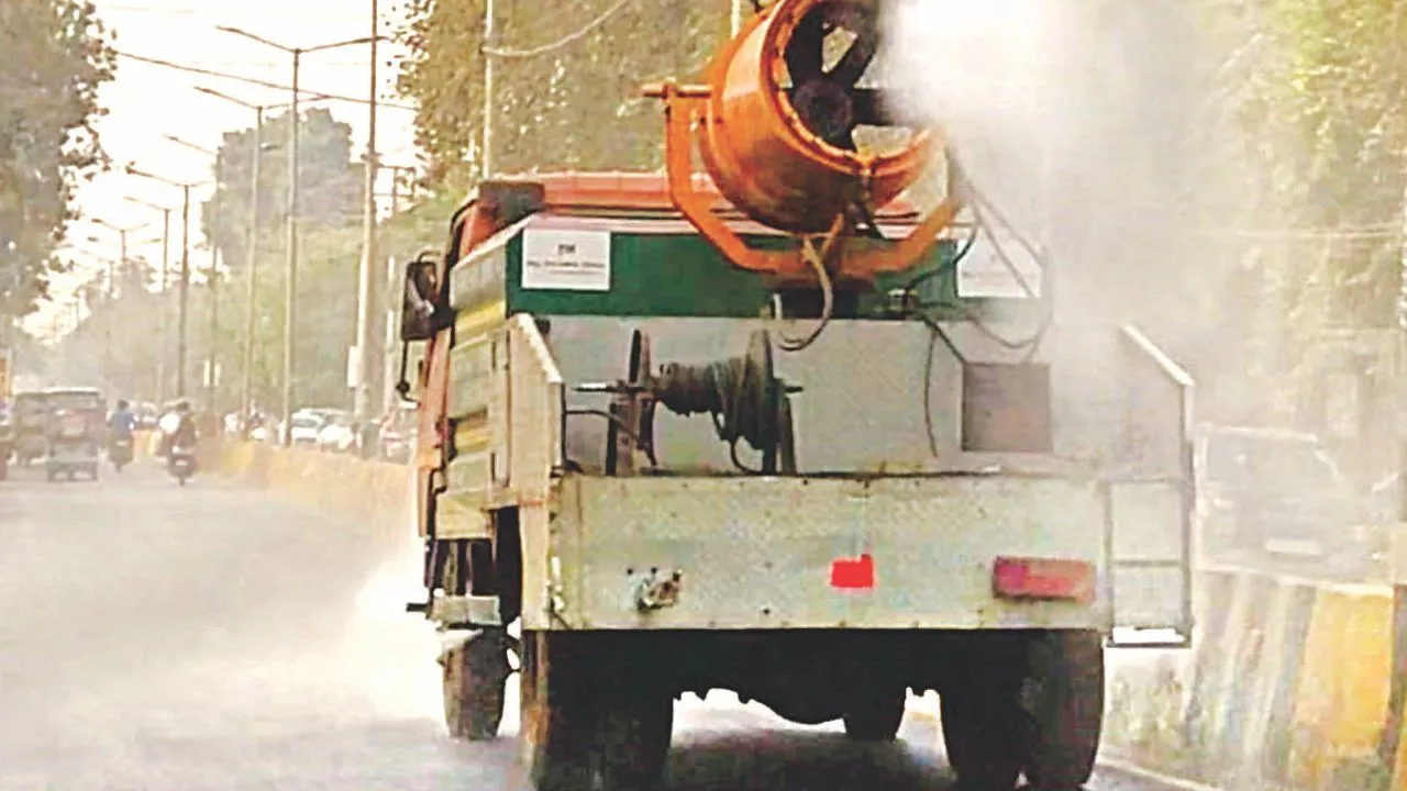 कानपुर में बिना नंबर प्लेट दौड़ रहे नगर निगम के वाहन: ट्रैफिक नियमों की उड़ा रहे धज्जियां, अधिकारी नहीं देते हैं ध्यान