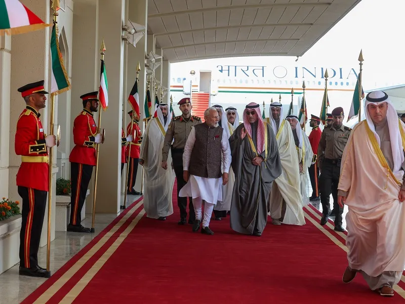 PM Modi Kuwait Visit : दो दिवसीय यात्रा पर कुवैत पहुंचे पीएम मोदी, 43 वर्ष बाद किसी भारतीय प्रधानमंत्री का पहला दौरा