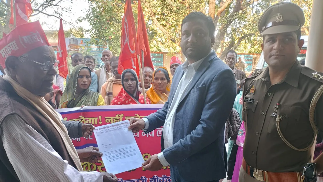 बिजली निजीकरण के खिलाफ किसानों-मजदूरों का प्रदर्शन, सौंपा 12 सूत्रीय मांग पत्र