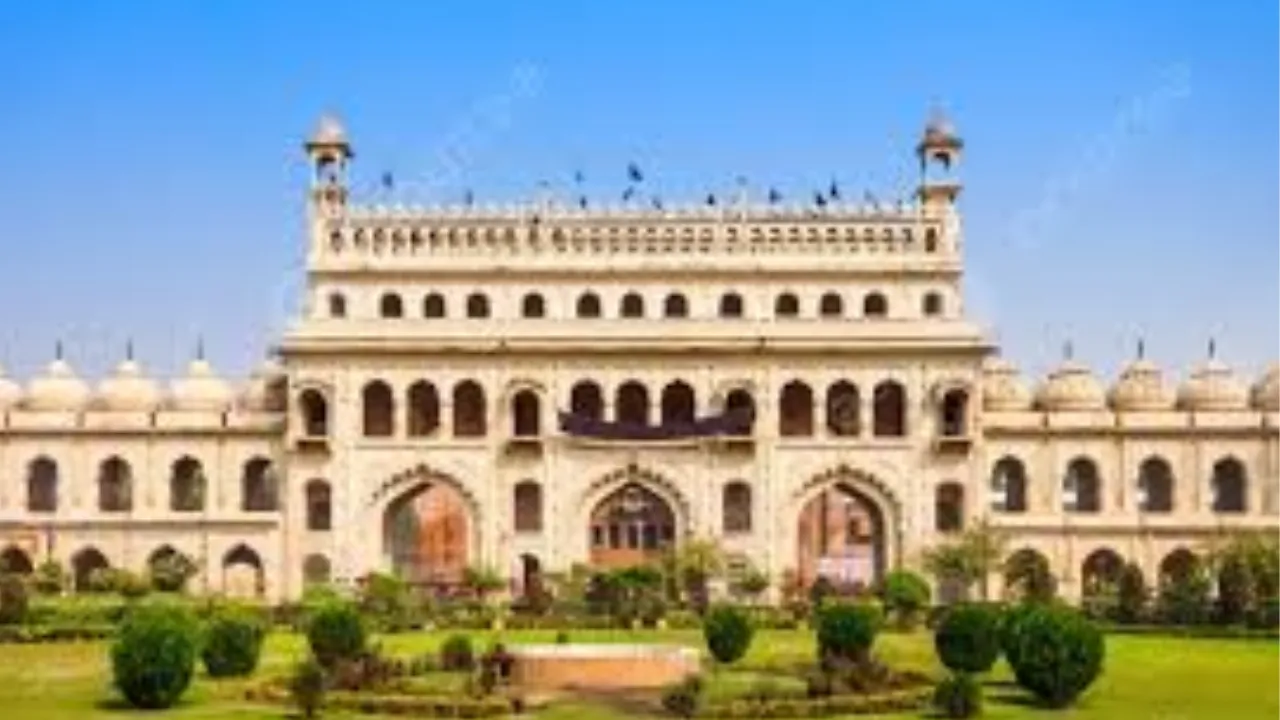 Lucknow: वाहन खड़ा करने के लिए की दबंगई तो निरस्त होगा परमिट, बड़े इमामबाड़ा से छोटा इमामबाड़ा तक नहीं चलेंगे भारी वाहन