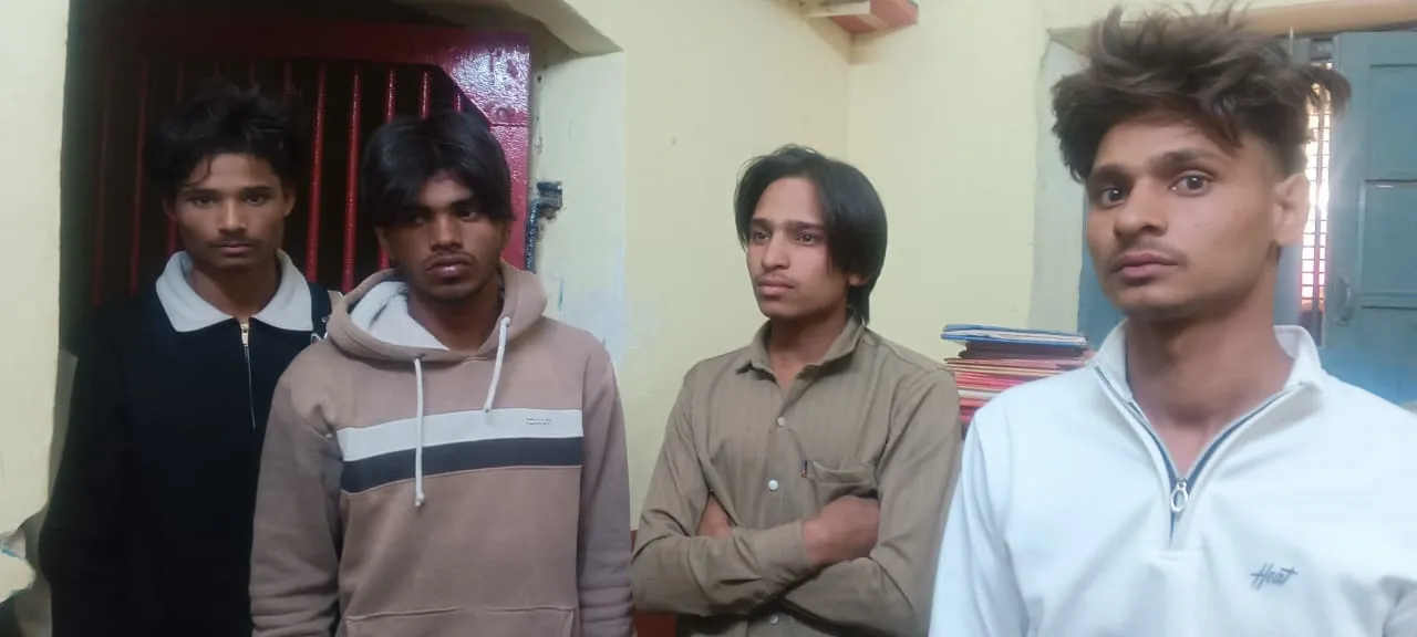 सुलतानपुर : बेगमपुरा एक्सप्रेस में हत्या के मामले में चारों आरोपी अदालत में हुए पेश, न्यायिक हिरासत में भेजे गए 