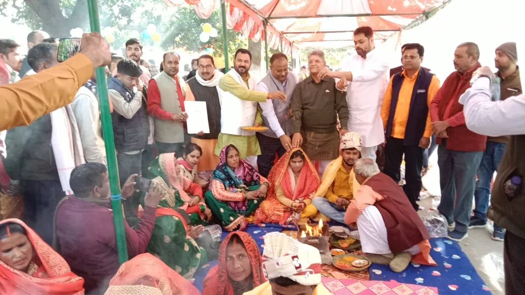 अयोध्या: सामूहिक विवाह समारोह में 143 जोड़े परिणय सूत्र में बंधे, विधायक ने किया कन्यादान