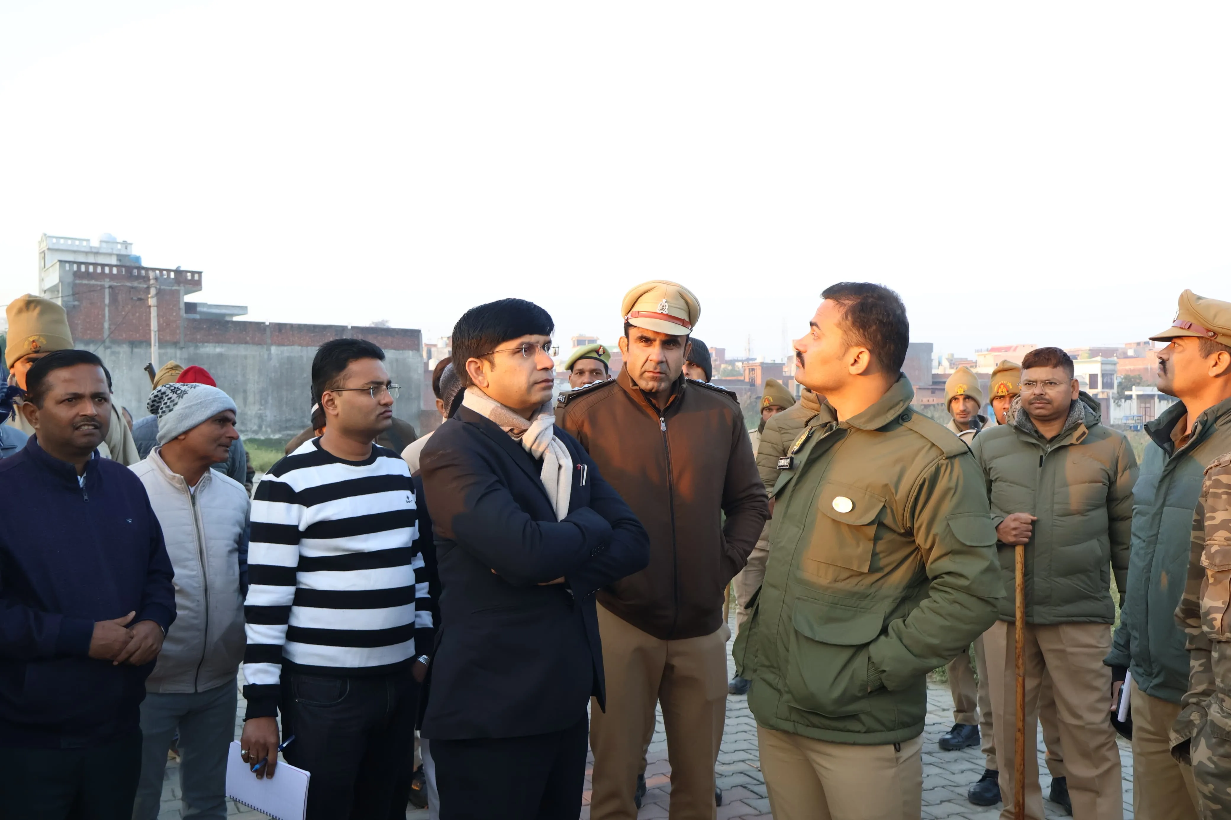 संभल में डीएम-एसपी का बिजली चेकिंग अभियान, सांसद बर्क के इलाके में मस्जिदों और घरों में पकड़ी बड़े पैमाने पर बिजली चोरी