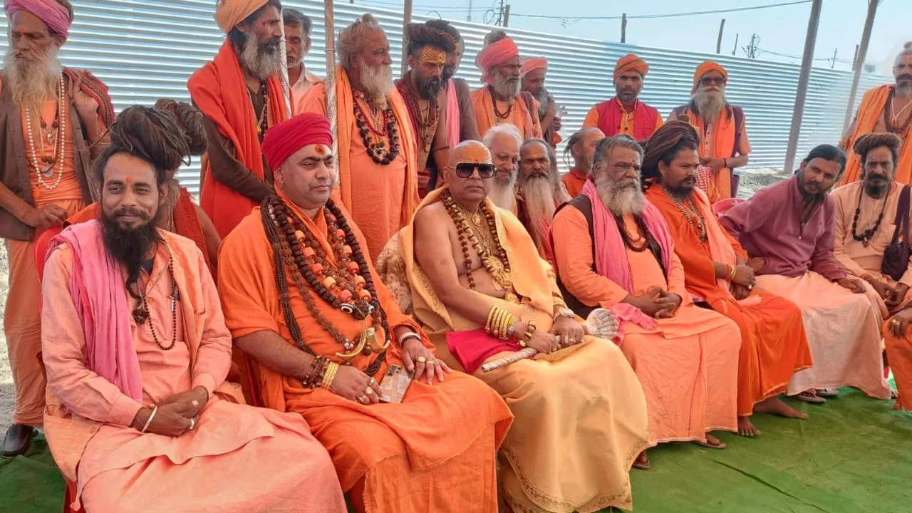 महाकुम्भ: सनातन धर्म के ध्वज वाहक 13 अखाड़े तैयार कर रहे हैं अपने-अपने अखाड़े का डेटा बेस