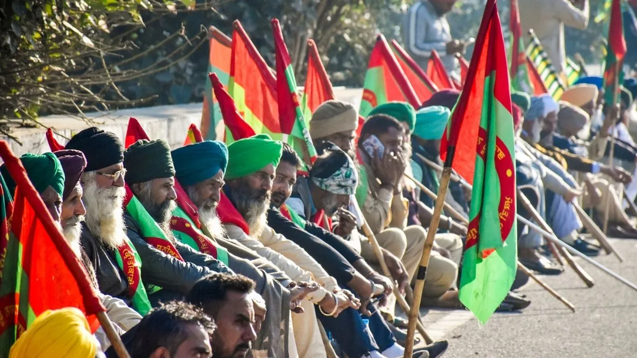 शंभू बॉर्डर से दिल्ली के लिए कूच करेगा 101 किसानों का जत्था, प्रशासन की पाबंदियों को तोड़कर आगे बढ़ने को तैयार