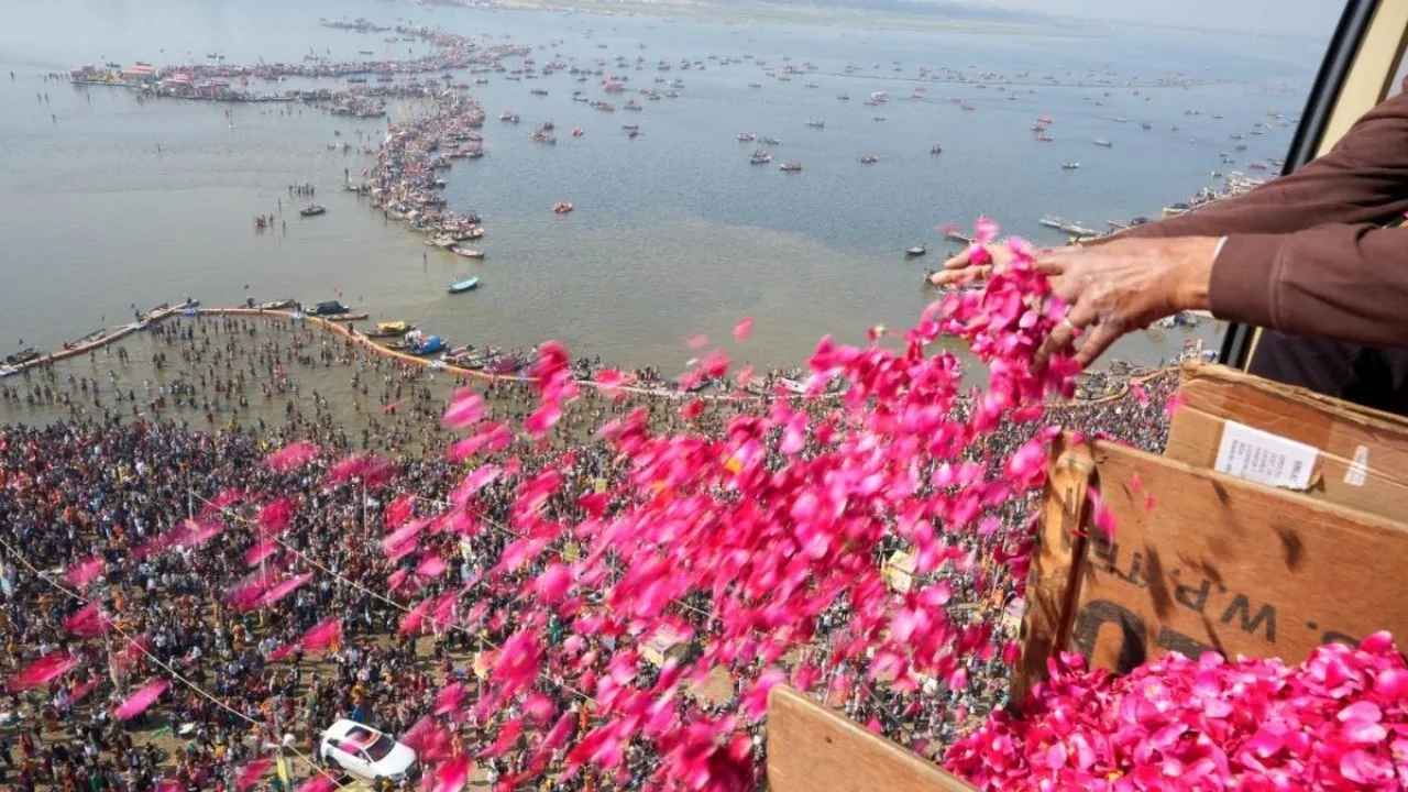 महाकुम्भ: संतों और श्रद्धालुओं पर होगी फूलों की बरसात, आयोजन को यादगार बनाने की पहल कर रही सरकार
