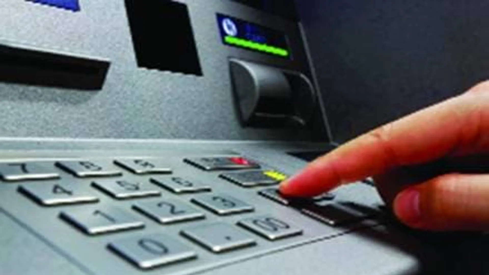 लखीमपुर खीरी: एटीएम से कर दी ऐसी छेड़छाड़...दो ग्राहकों को लगी 19,200 की चपत 