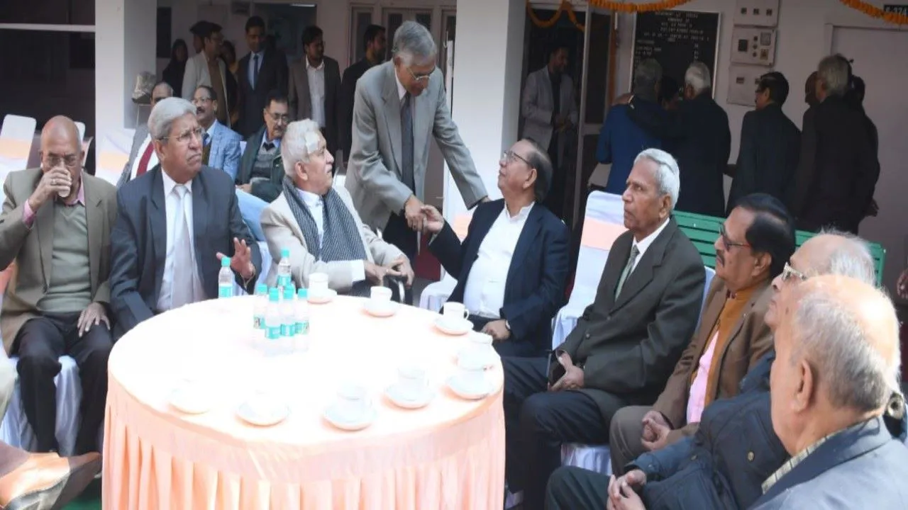 लखनऊ: दो घंटे में दिखी पूरी उम्र जी लेने की ललक, वर्षो बाद मिले भूविज्ञानी... बोले फिर भी दिल है हिंदुस्तानी..