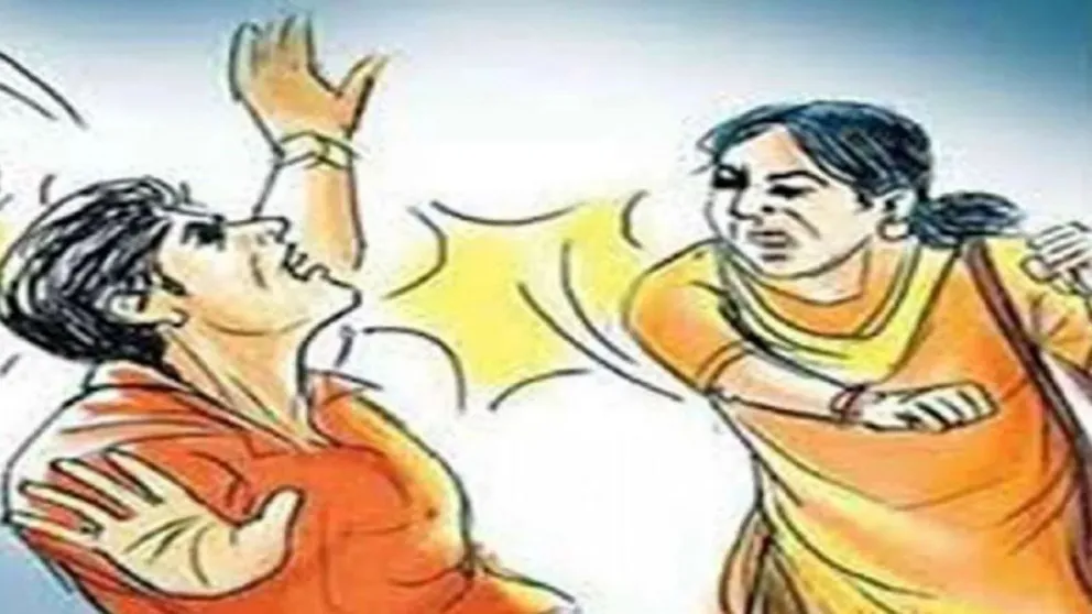 Kannauj: ड्यूटी के दौरान प्रधानाध्यापक पर नशे में होने का आरोप, बीएसए से सहायक अध्यापक ने की शिकायत, बोलीं- आत्मरक्षा के लिए आरोपी को पीटा 