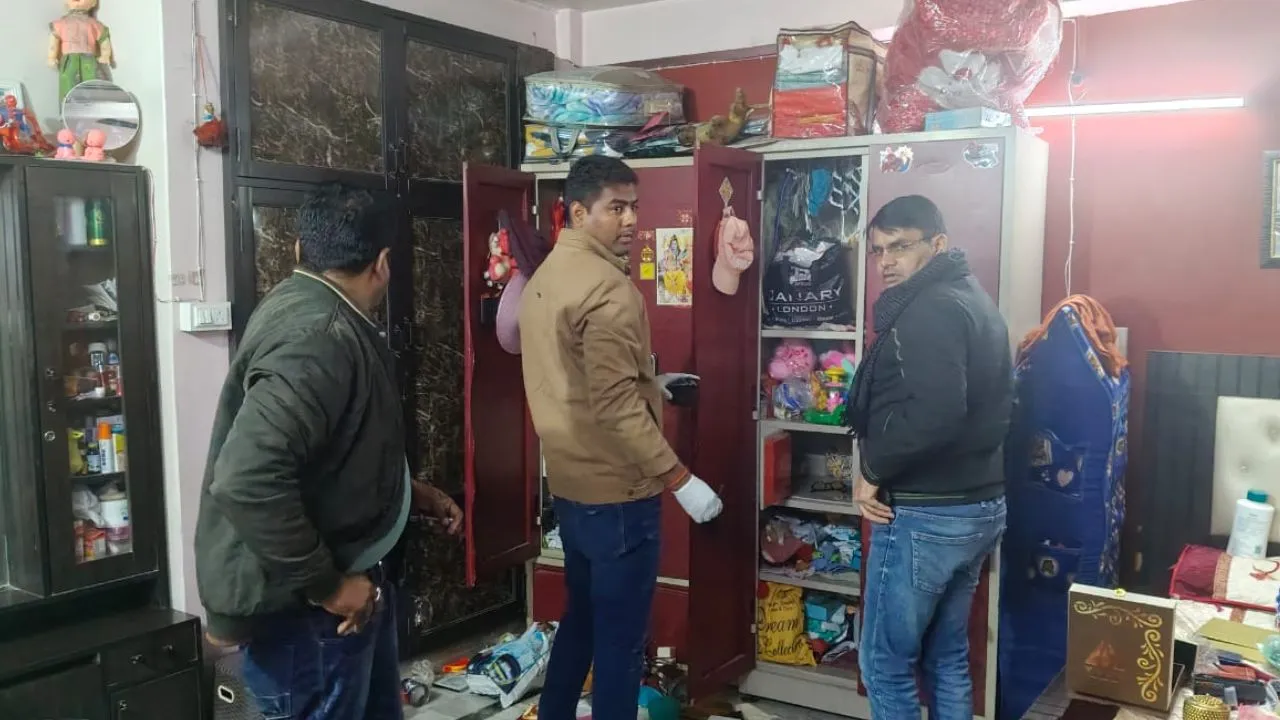 कानपुर के नवाबगंज में 1.25 करोड़ की चोरी: चोर ने ज्वेलरी शॉप व घर को बनाया निशाना, थाने से महज 500 मीटर की दूरी पर वारदात