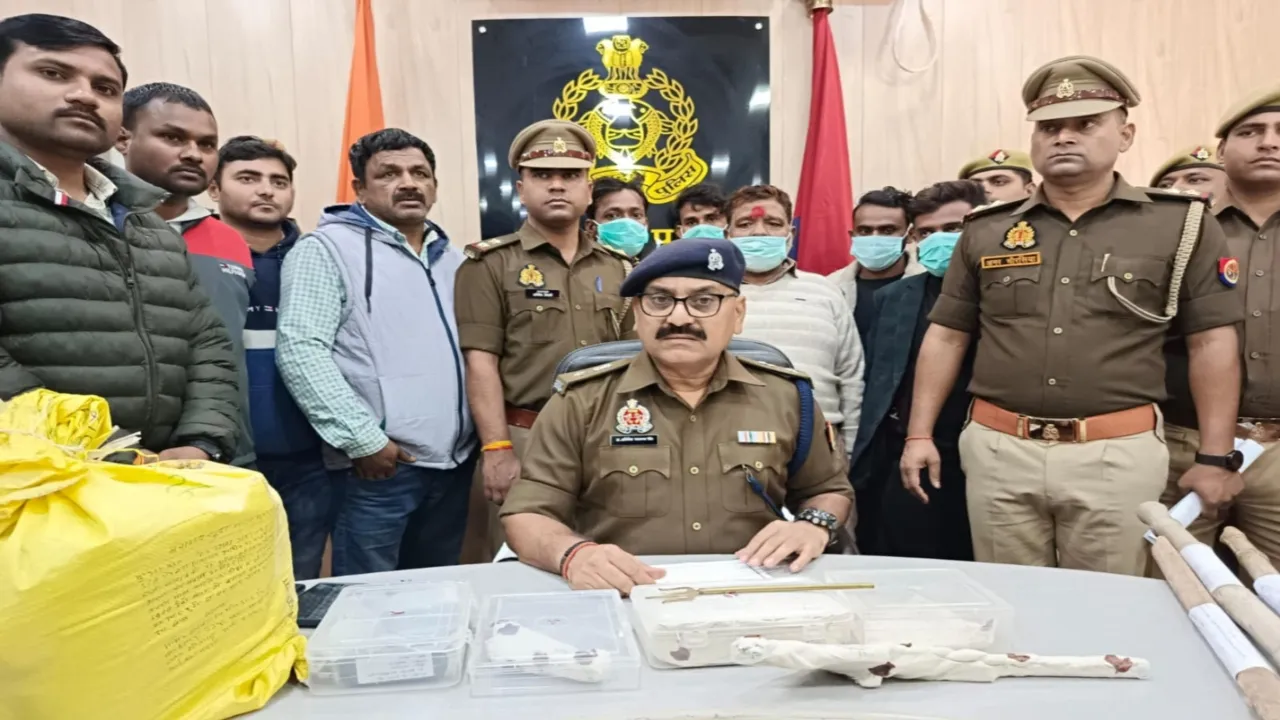 Police encounter : गले में भगवा गमछा, माथे पर टीका और हाथ में त्रिशूल लेकर करते थे गौ तस्करी