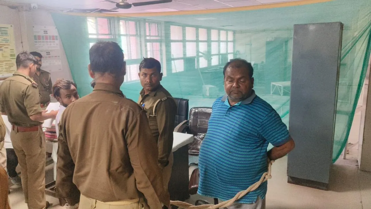 कानपुर में युवक ने ट्रैफिक पुलिस कर्मियों से की जमकर मारपीट: पुलिस ने आरोपी को किया गिरफ्तार 
