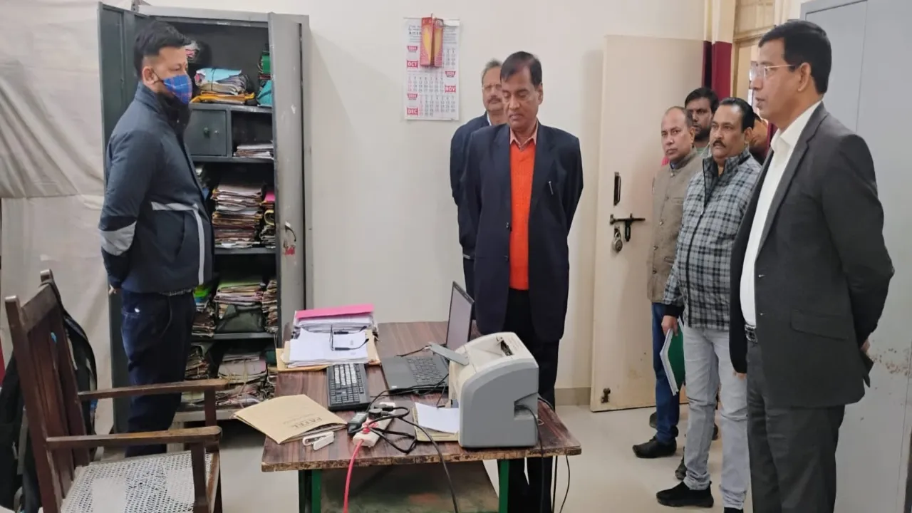 Kannauj News : डीआईओएस की ही जीपीएफ पासबुक में तबादले, तैनाती का ब्योरा नहीं