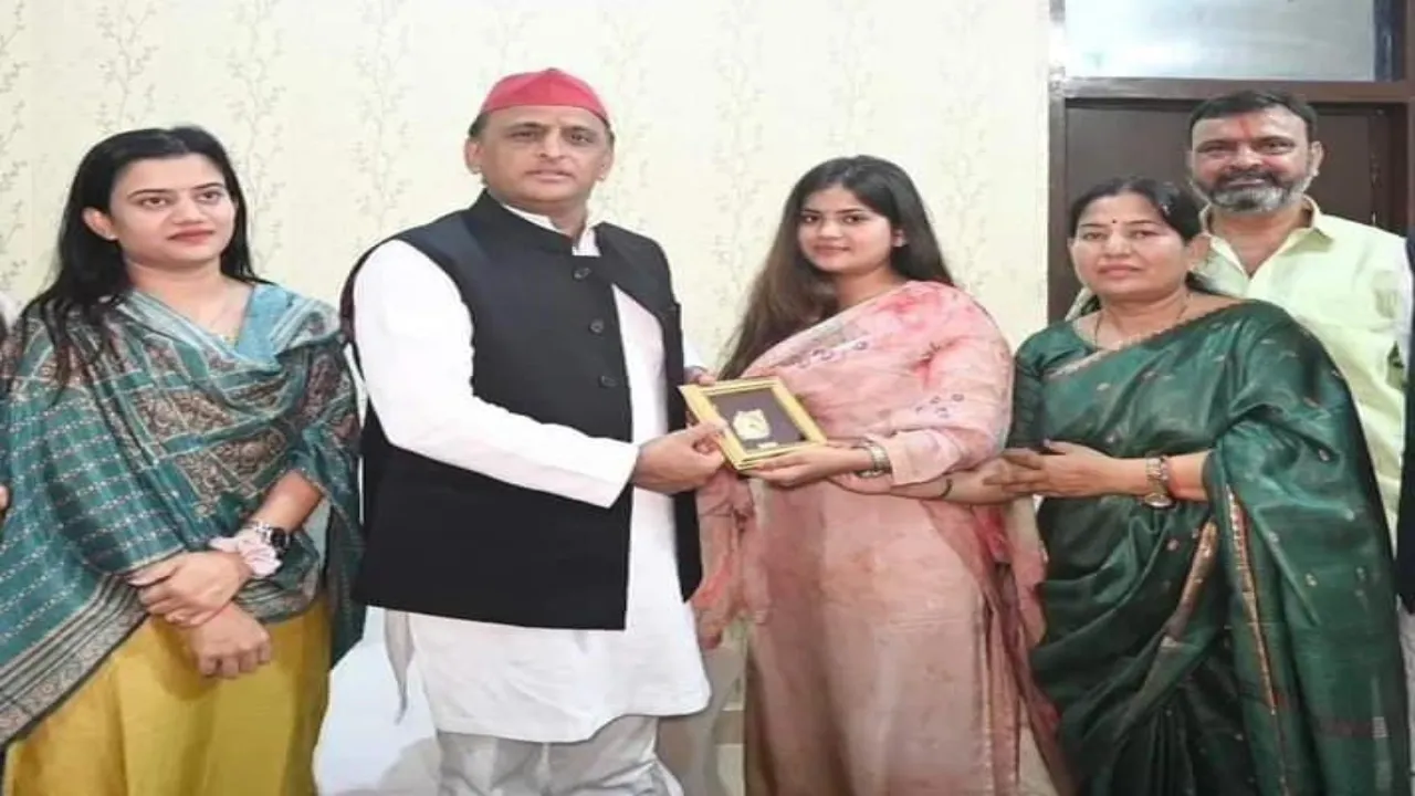 Pratapgarh News : नगर पालिका उपचुनाव के लिए सपा ने घोषित किया प्रत्याशी, समर्थकों में खुशी की लहर