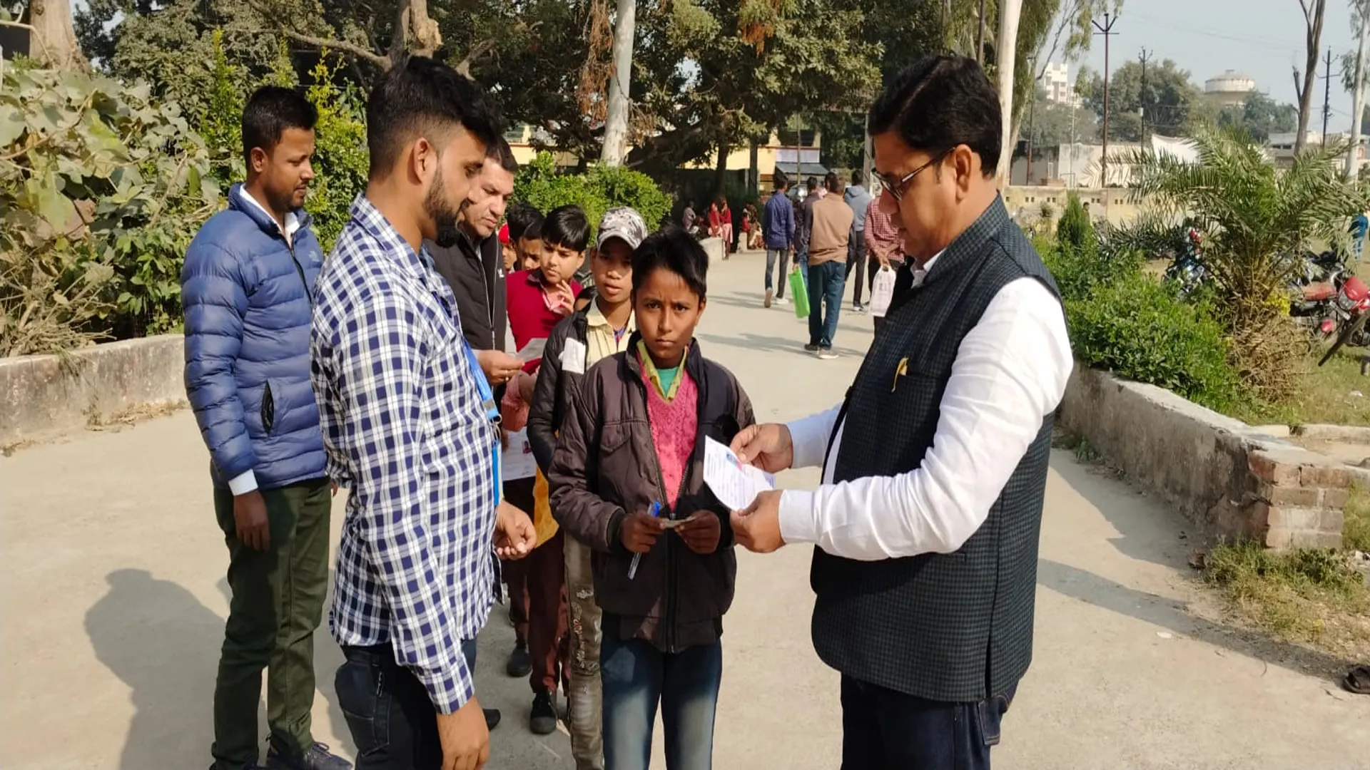 बदायूं: परिषदीय विद्यालय की 734 छात्राओं और 696 छात्रों ने छोड़ी विद्याज्ञान परीक्षा