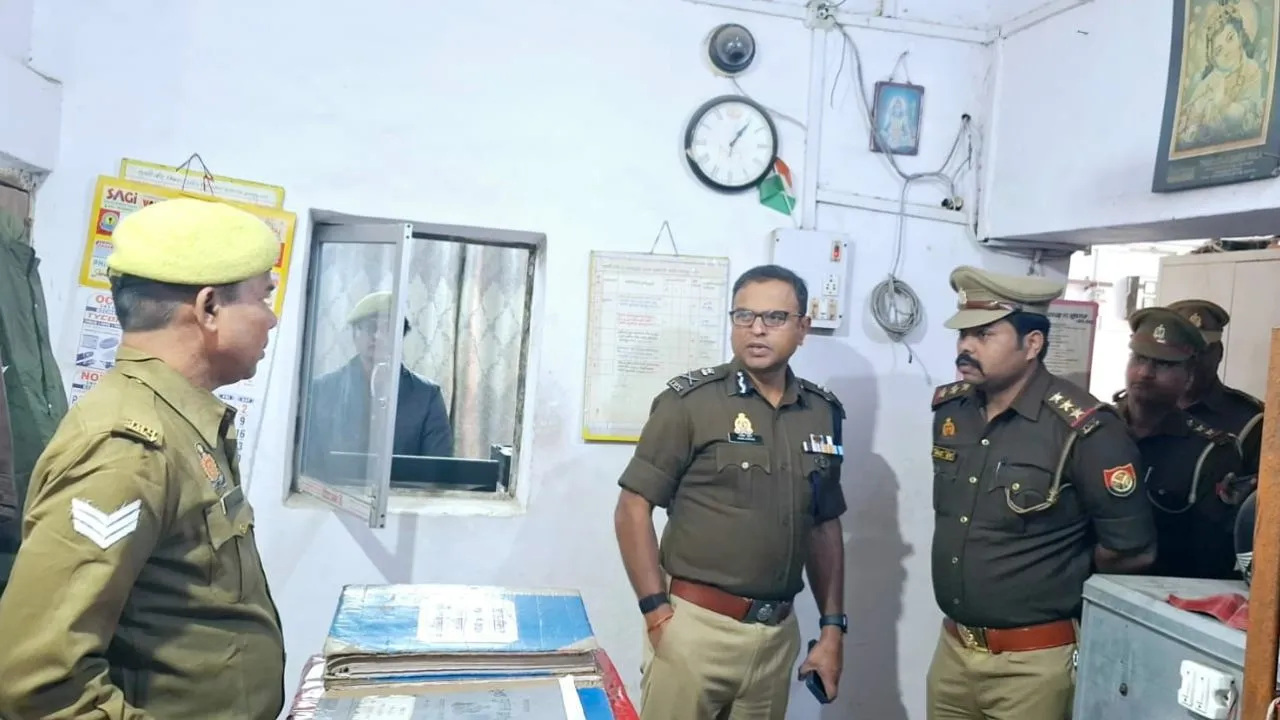  कानपुर में पुलिस आयुक्त अखिल कुमार ने कोतवाली थाने का किया औचक निरीक्षण: दिए आवश्यक निर्देश