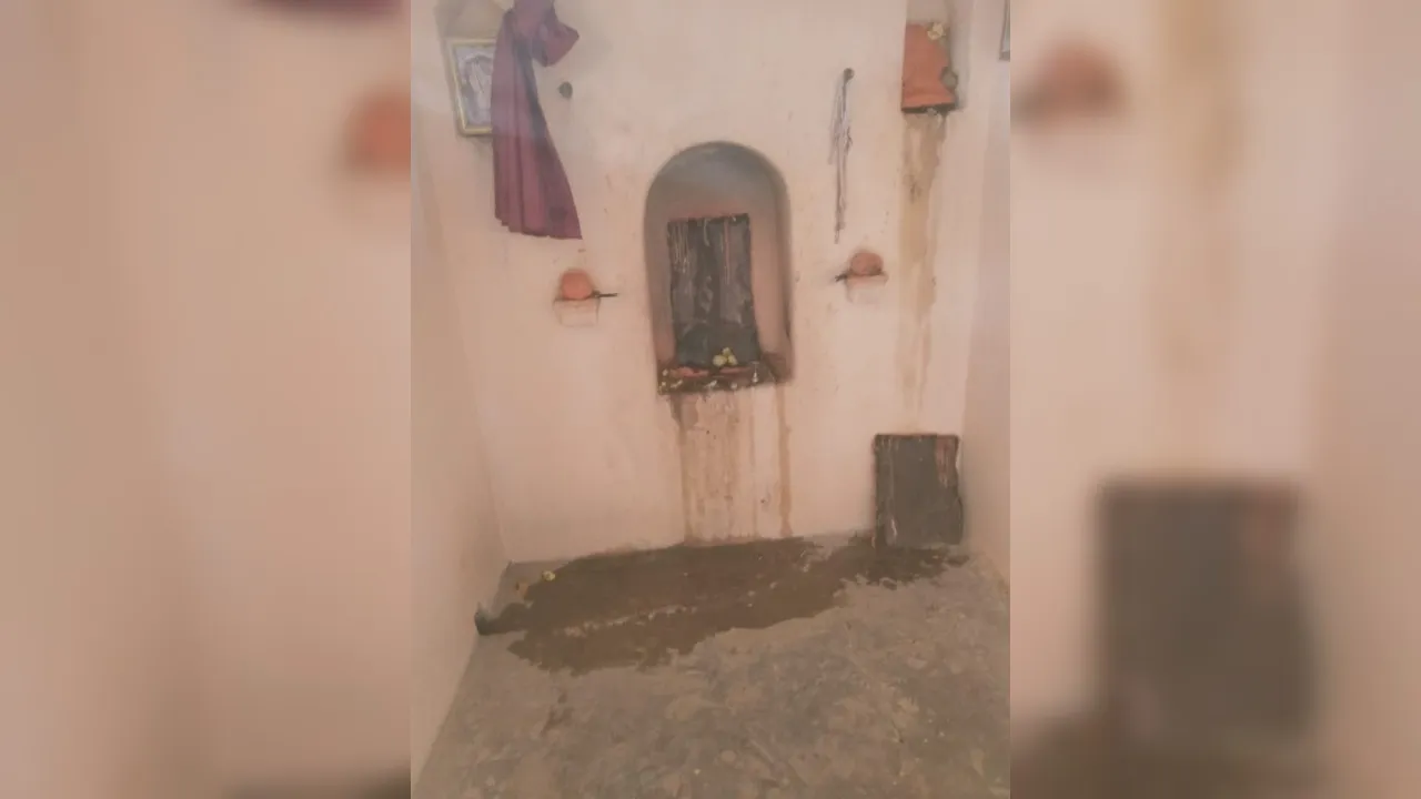 फतेहपुर में पुजारी को बंधक बना मंदिर में हुई लाखों की चोरी: दो सौ साल पुराना मंदिर, इस नाम से है प्रसिद्ध