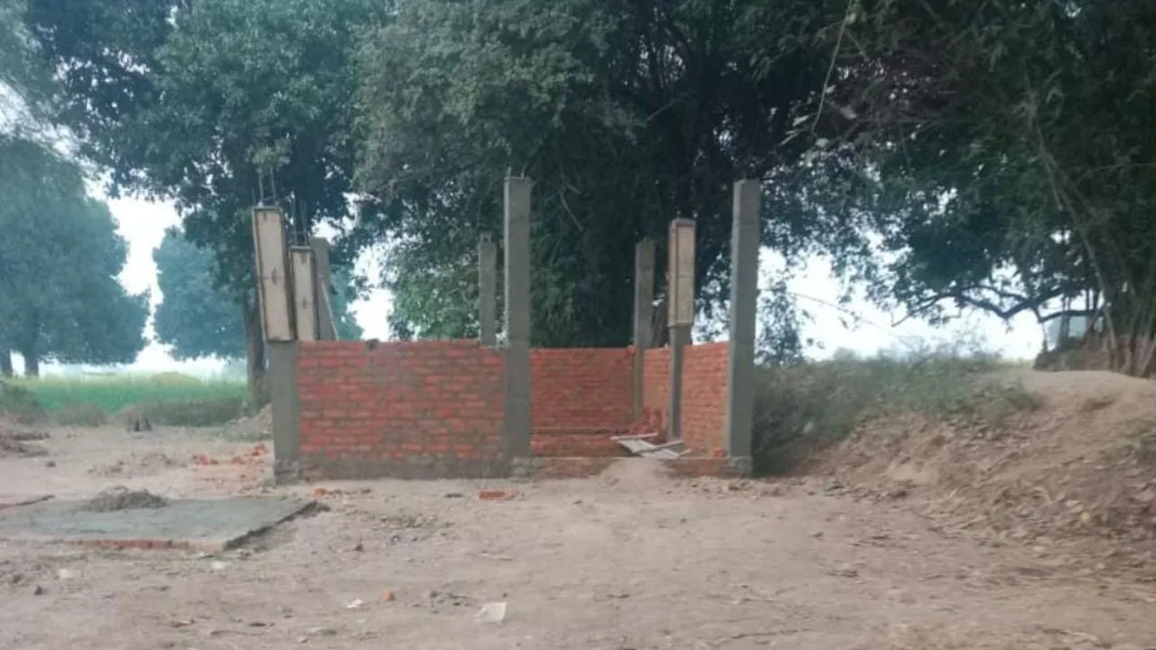 फतेहपुर में विद्यालय व अस्पताल की भूमि कब्जाने की सीएम योगी से शिकायत: ग्राम प्रधान पर अधिकारियों से सांठगांठ कर बड़ा खेल करने का आरोप