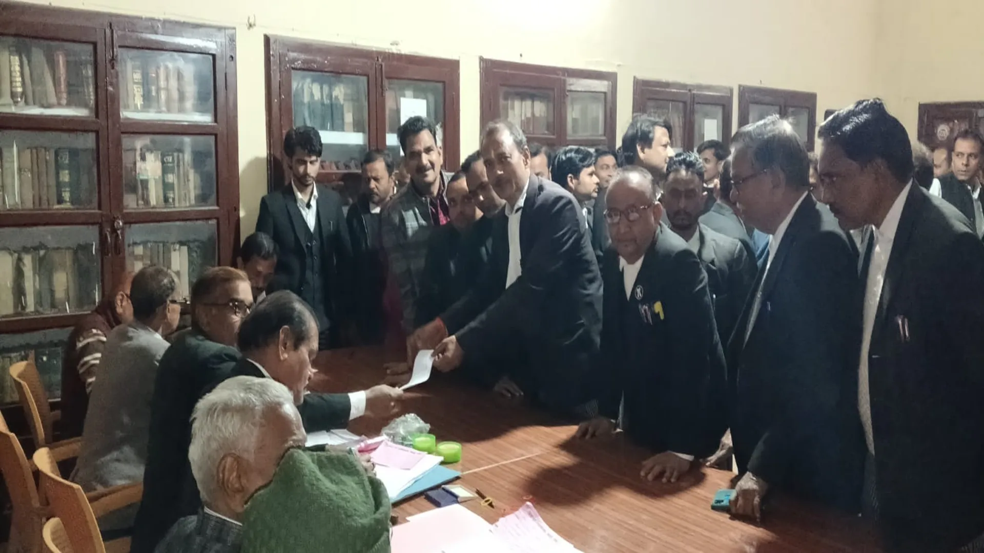 बदायूं: जिला बार के 20 पदों के चुनाव के लिए 44 अधिवक्ताओं ने कराया नामांकन