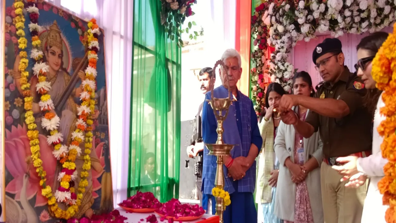 जम्मू कश्मीर के उपराज्यपाल ने दिया शिक्षा का मंत्र, कहा-संतोष का भाव उज्ज्वल भविष्य के लिए खतरा