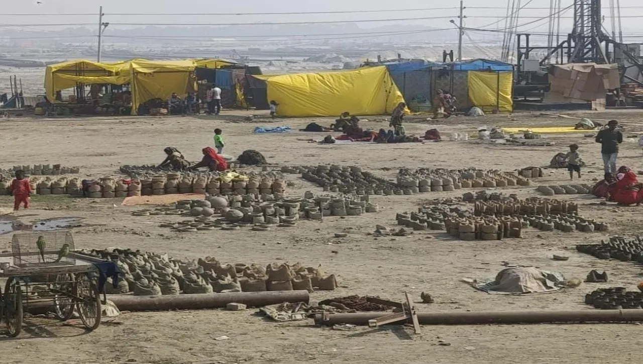 Prayagraj News : महाकुम्भ नगरी बनी ग्रामीण महिलाओं के जीविका का सहारा