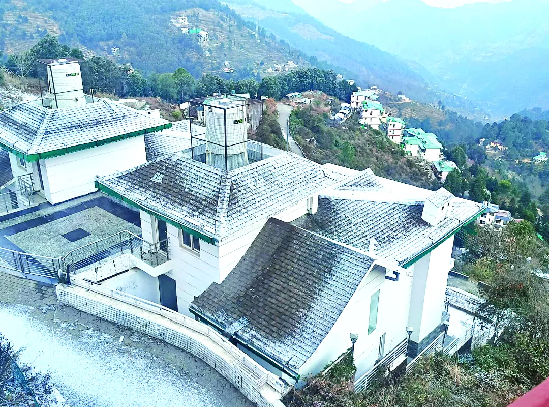 रामगढ़ में हिमपात का दृश्य।