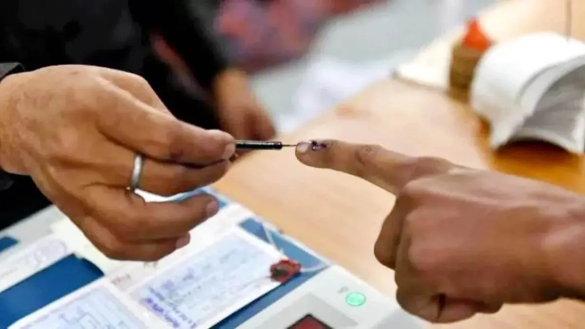 हल्द्वानीः शहर की सरकार बनाने के लिए मतदान शुरू 