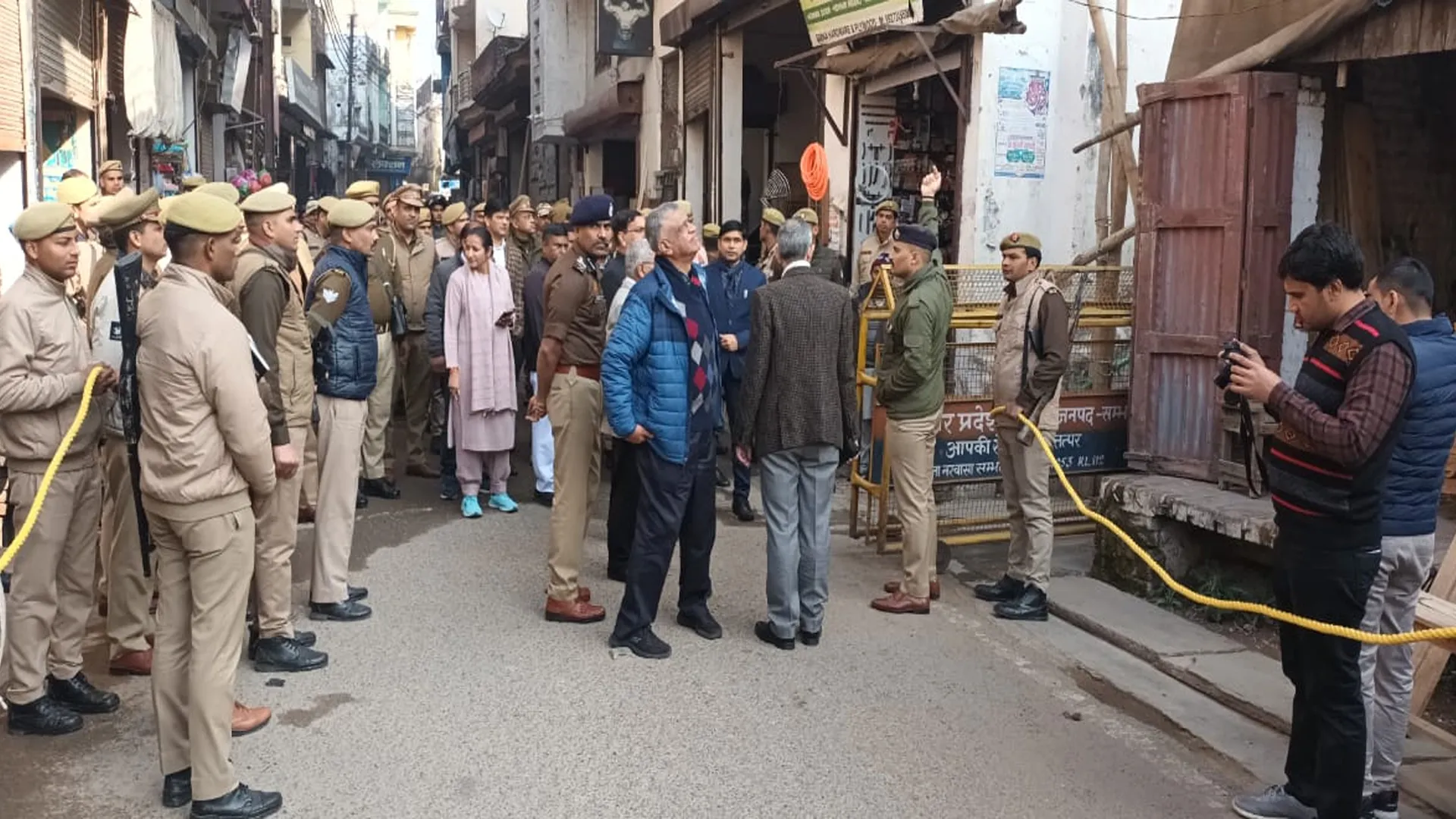 संभल : 7 घंटे रहे न्यायिक आयोग के सदस्य, दर्ज किये पुलिस व जनता के बयान