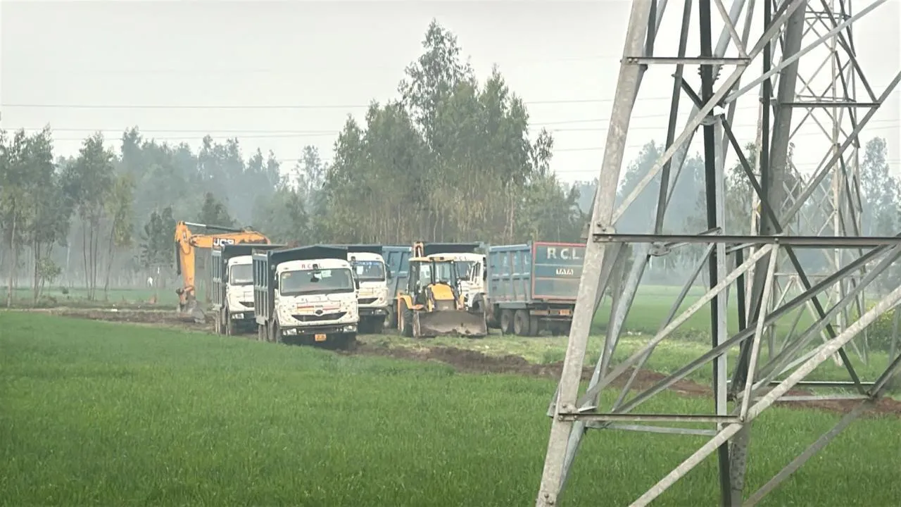 Bareilly: अवैध खनन पर शिकंजा! डंपर, जेसीबी, पोकलैंड और ट्रैक्टर सीज