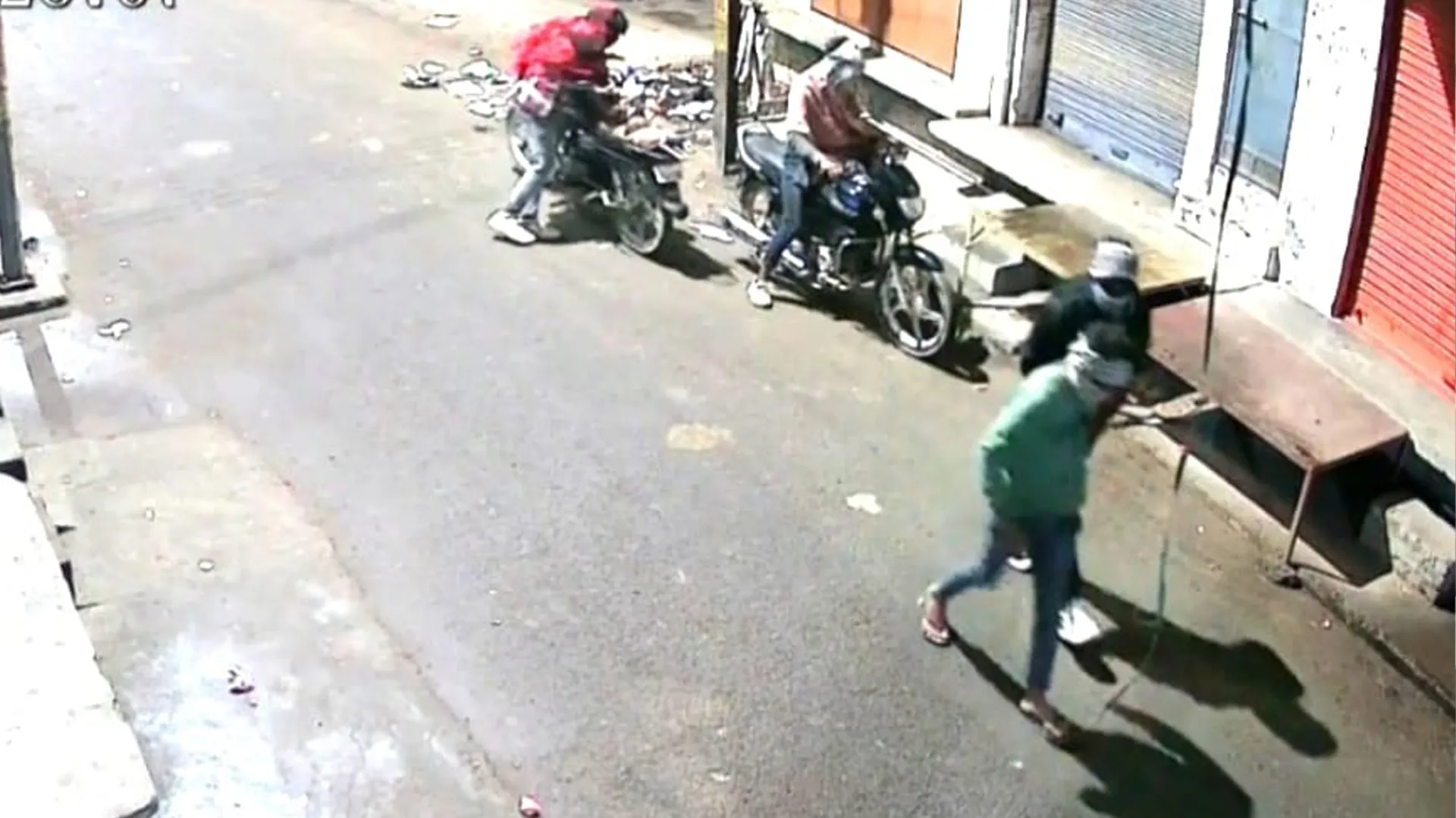 कासगंज: सीसीटीवी में चहलकदमी करते दिखे संदिग्ध तो मची खलबली...अर्लट हुई पुलिस