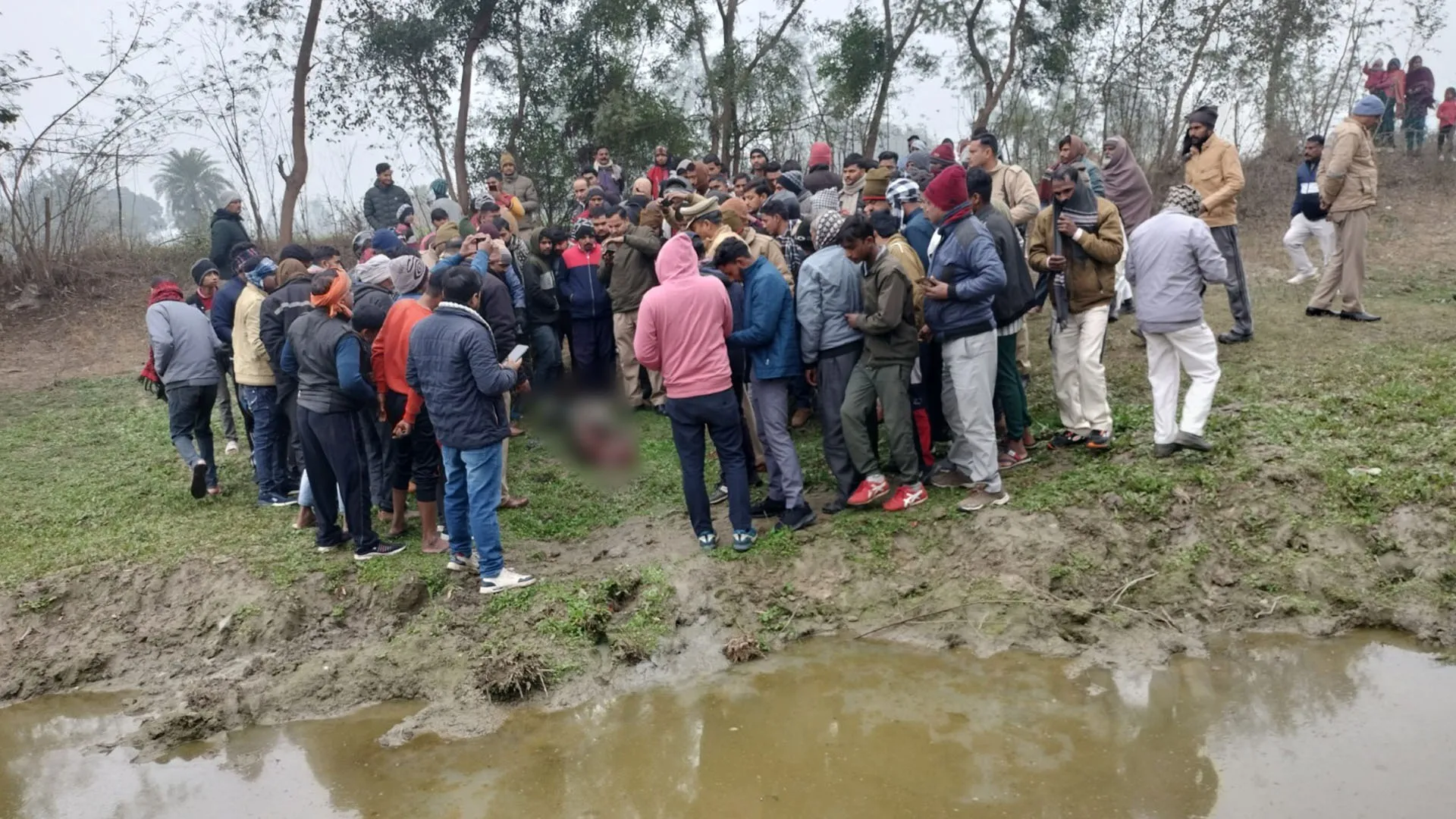 बदायूं: खंती में भरे पानी में मिला युवक का शव, नहीं हुई शिनाख्त