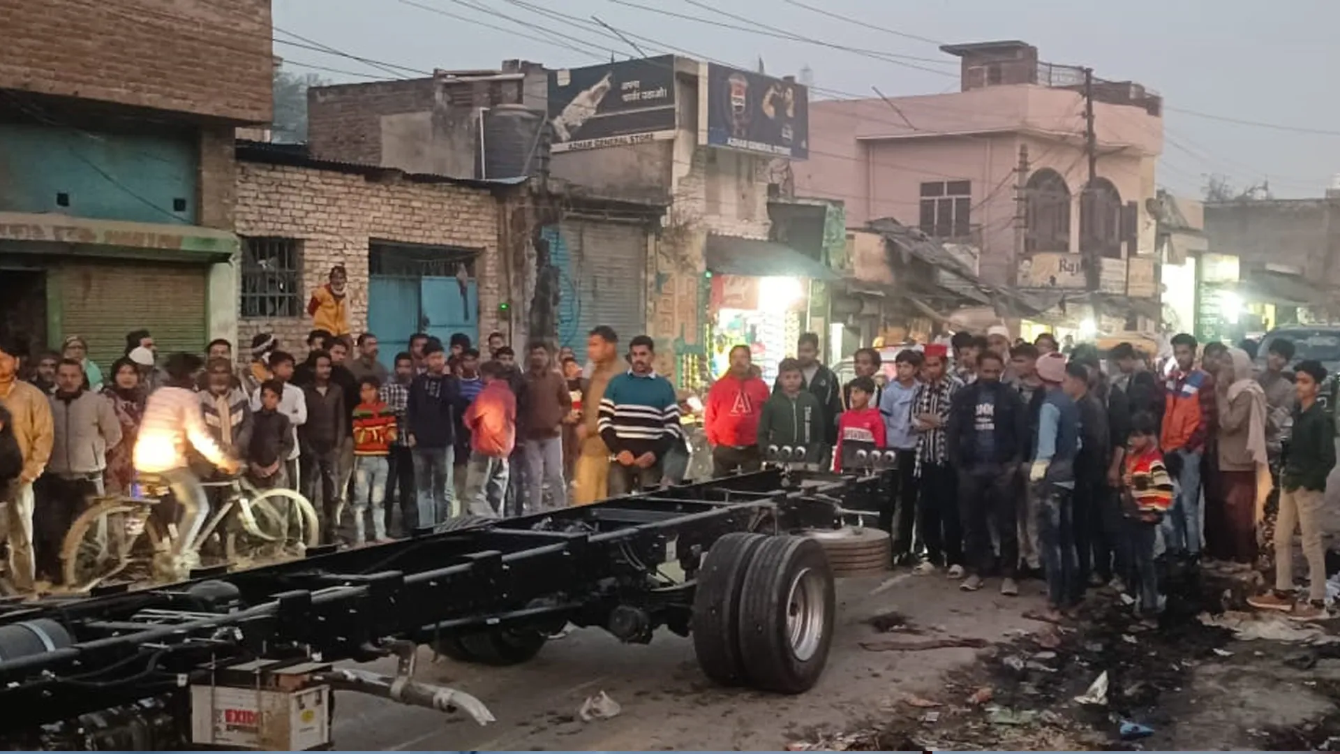 बदायूं: होटल से सब्जी लेकर लौट रहे युवक की सड़क हादसे में मौत