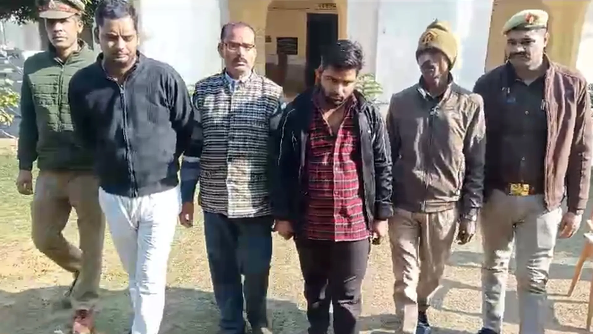 बदायूं और आसपास क्षेत्र से करते थे चोरी, कार के साथ तीन गिरफ्तार