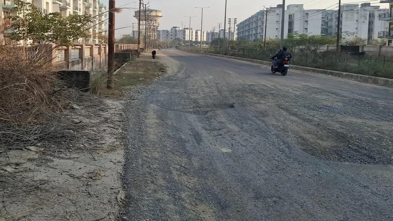 Kanpur में केडीए के फ्लैट्स योजना के बहुरेंगे दिन, सड़कों पर लगेगी लाइटें, भरे जाएंगे गड्ढे, खबर छपने के बाद जागे अधिकारी