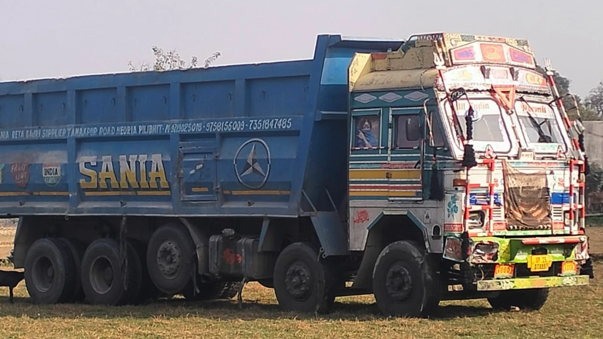 लखीमपुर खीरी: कोहरे का कहर...डंपर ने बाइक सवारों को रौंदा, दो छात्रों की दर्दनाक मौत